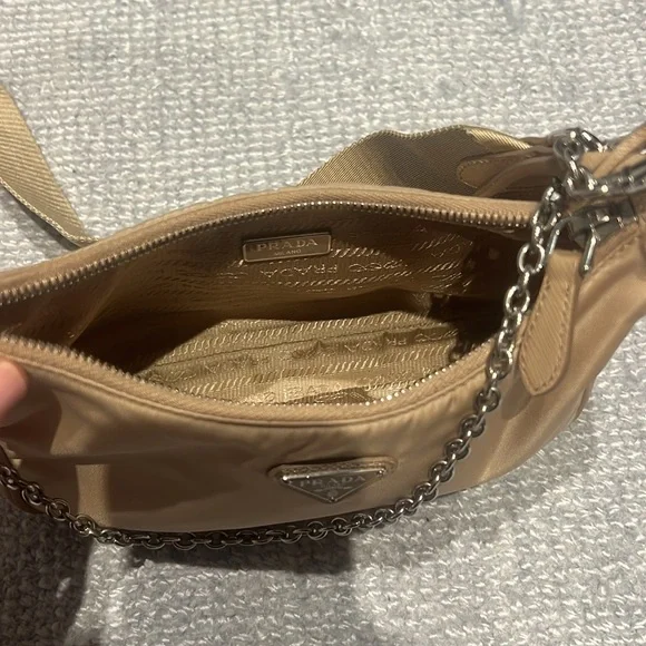 Desert beige re-edition nylon Prada bag - Picture 7 of 10